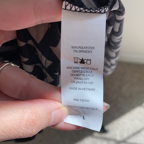 • Lularoe Irma Top • - Picture 4 of 5